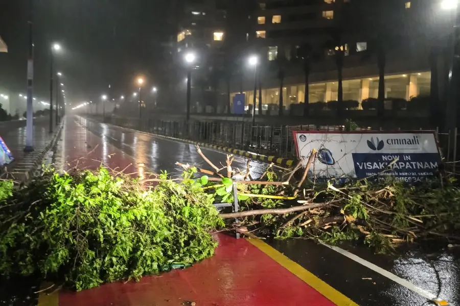 Cyclone Arnab makes landfall along Andhra Pradesh coast