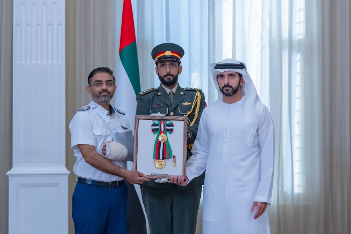 UAE President confers the First Class Order of Zayed II on the flydubai crew members involved in September's in-flight incident, in recognition of their courageous efforts to ensure the safety of passengers. | Photo: Dubai Media Office (@DXBMediaOffice on X)