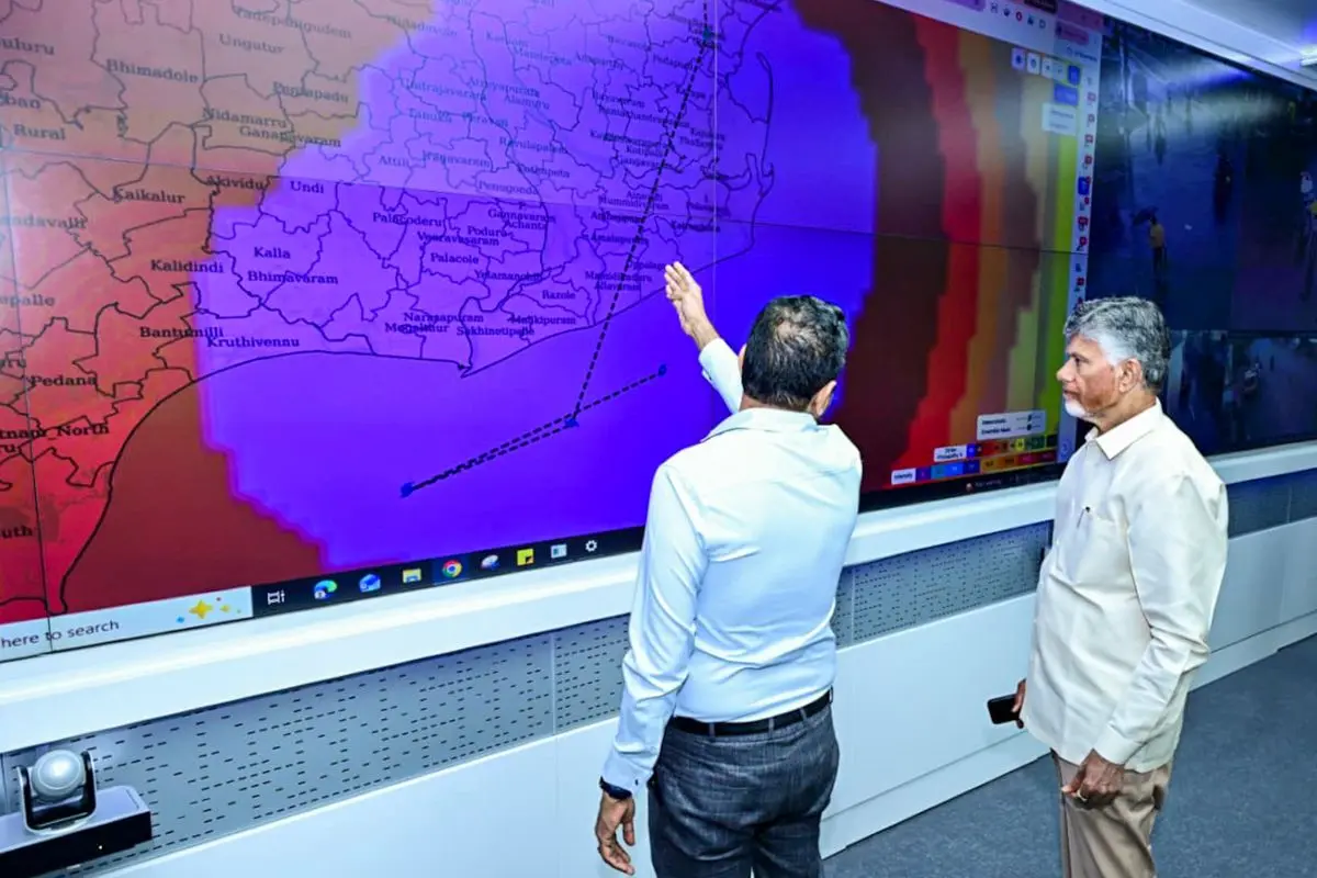 In this image posted on Oct. 28, 2026, Andhra Pradesh Chief Minister N Chandrababu Naidu monitors the Cyclone 'Arnab' situation and coastal weather patterns at the Real Time Governance Society (RTGS) center, in Amaravati (Photo: PTI)