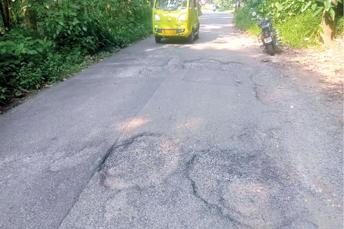 കുഴികൾ നിറഞ്ഞ്.. റാന്നി-ചെറുകോൽപ്പുഴ റോഡ്