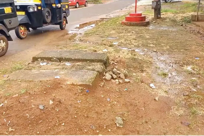 കലുങ്ക് ഒരു സങ്കൽപ്പംമാത്രം, റോഡുകൾ ചെളിക്കുളം