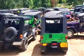 മറയൂരിൽ ട്രെക്കിങ് ജീപ്പുകളുടെ മരണയോട്ടം
