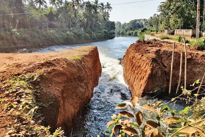 മൺചിറ കെട്ടിയില്ലെങ്കിൽ വെള്ളം കിട്ടാക്കനിയാകും