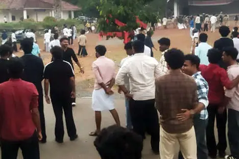 വിദ്യാർഥി യൂണിയൻ തിരഞ്ഞെടുപ്പിനിടെ കാലിക്കറ്റ് കാമ്പസിൽ വ്യാപക സംഘർഷം