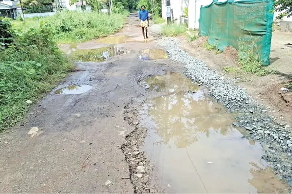 മങ്ങാട്ടുമുക്ക്-ആലുംചുവട് റോഡിലെ ദുരിതയാത്രയ്ക്ക് പരിഹാരമില്ല