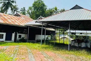 അറ്റകുറ്റപ്പണി തീരാതെ അരൂരിലെ പൊതുശ്മശാനം