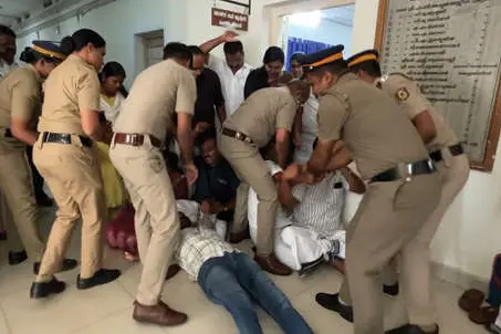 കേന്ദ്രഫണ്ടിനെച്ചൊല്ലി തർക്കം; കൗൺസിലർമാർ തമ്മിലടിച്ചു