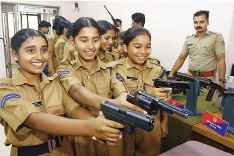 കാണാം, പോലീസ് സേനയുടെ ആയുധങ്ങൾ