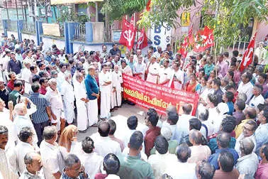 ക്ഷേമനിധി ഓഫീസ് മാർച്ചും ധർണയും നടത്തി നിർമാണത്തൊഴിലാളികൾ