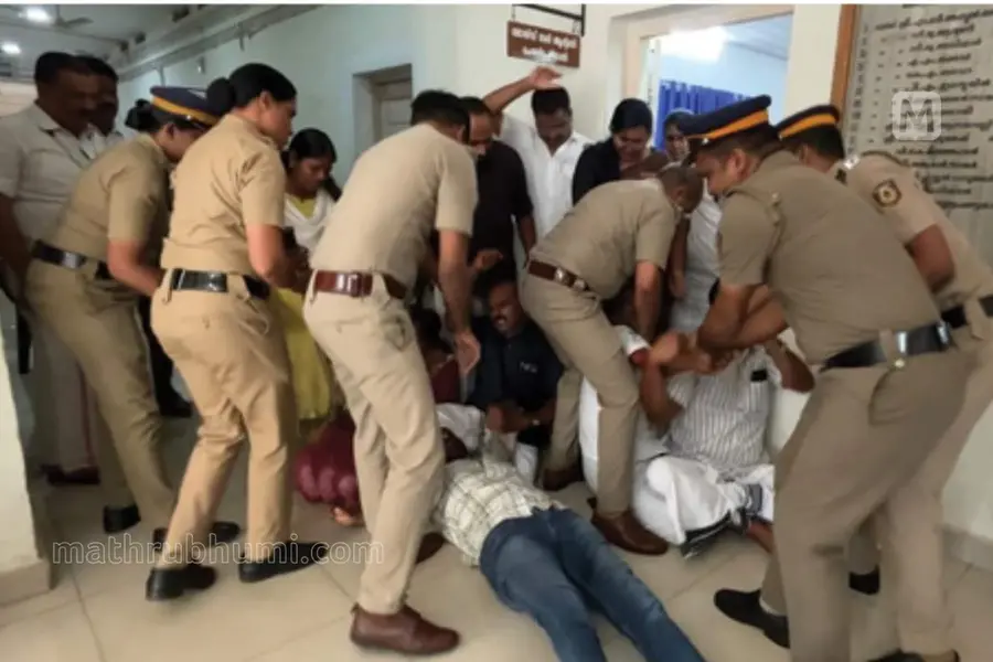 Muvattupuzha Councelers Fight