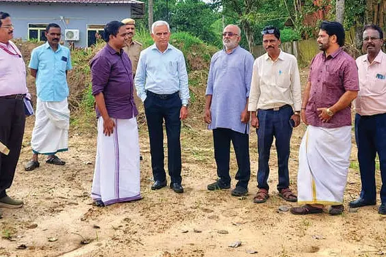പി.ആർ.എഫ്. മൈതാനം പൂട്ടിയിടാനാണോ