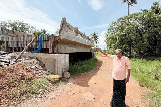 കോടികൾ മുങ്ങി, കരതൊടാതെ ഈ പാലം