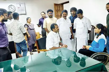 വീൽച്ചെയറിലും മെഡൽ: ആൽഫിയ ജെയിംസിനെ മന്ത്രി അനൂപ് ജേക്കബ് അനുമോദിച്ചു