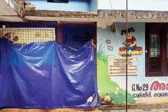 ടാങ്ക് സിറ്റിയിലെ അങ്കണവാടി; കുടുസ്സുമുറിയിൽ 20 കുട്ടികൾ