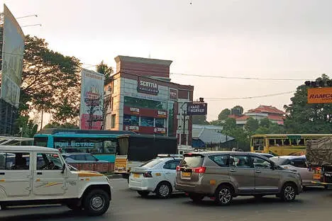ആലുവയിലെ പാലംപണി കുരുക്കുതന്നെ