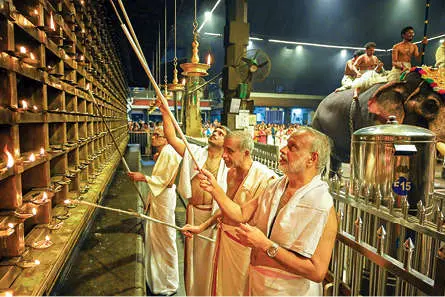 ഗുരുവായൂർ ഏകാദശി പോലീസ്വിളക്കാഘോഷം ഇന്ന്