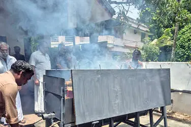 ‘സഞ്ചരിക്കുന്ന ചിതാപേടക’ത്തിന് പേറ്റന്റ് തേടി കൃഷ്ണപ്രസാദ് വാരിയർ