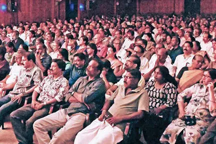 വടകരയ്ക്ക് നാടകമേ ഉലകം...