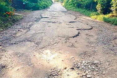 വർഷങ്ങളായിട്ടും നന്നാക്കാതെ റോഡ്