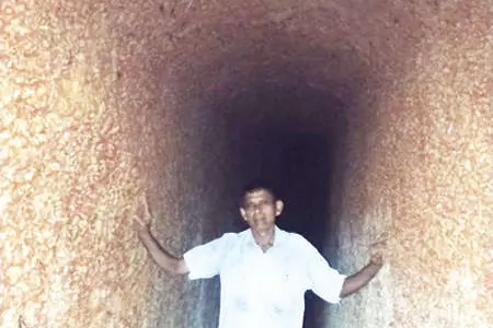 ശങ്കരനാരായണ ഭട്ടിന്റെ വീട്ടിൽനിന്ന് കൃഷിയിടത്തിലേക്ക് ടില്ലർ പോയിരുന്നു, തുരങ്കപാതയിലൂടെ