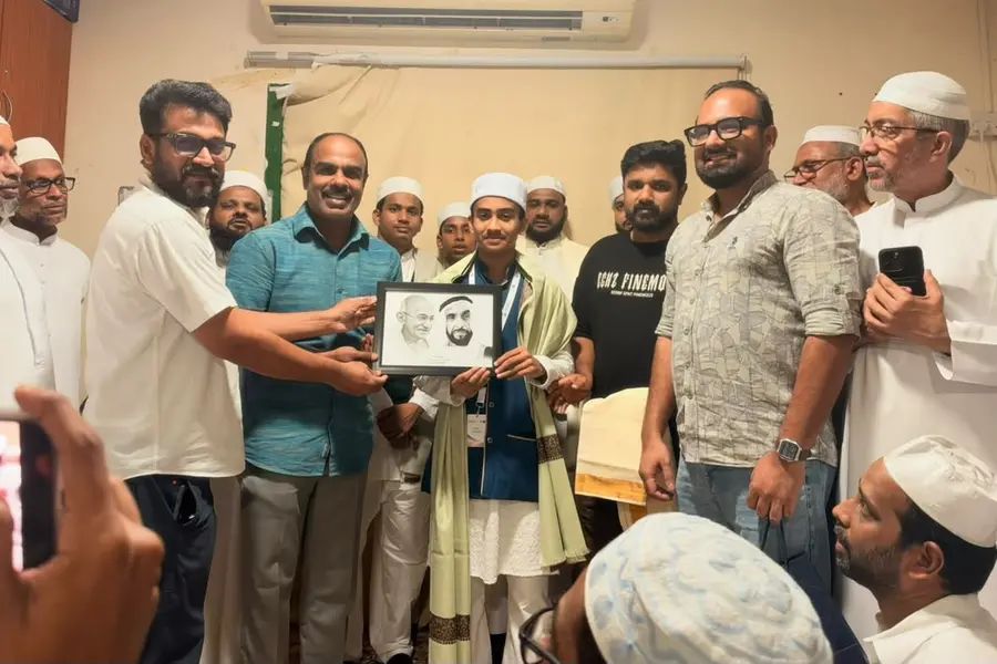 അറബ് റീഡിങ് ചലഞ്ചിൽ മൂന്നാം സ്ഥാനം നേടിയ മുഹമ്മദ് ശഹൻഷാഹിന് യു.എ.ഇ ടീം ടോളറൻസിന്റെ ആദരം