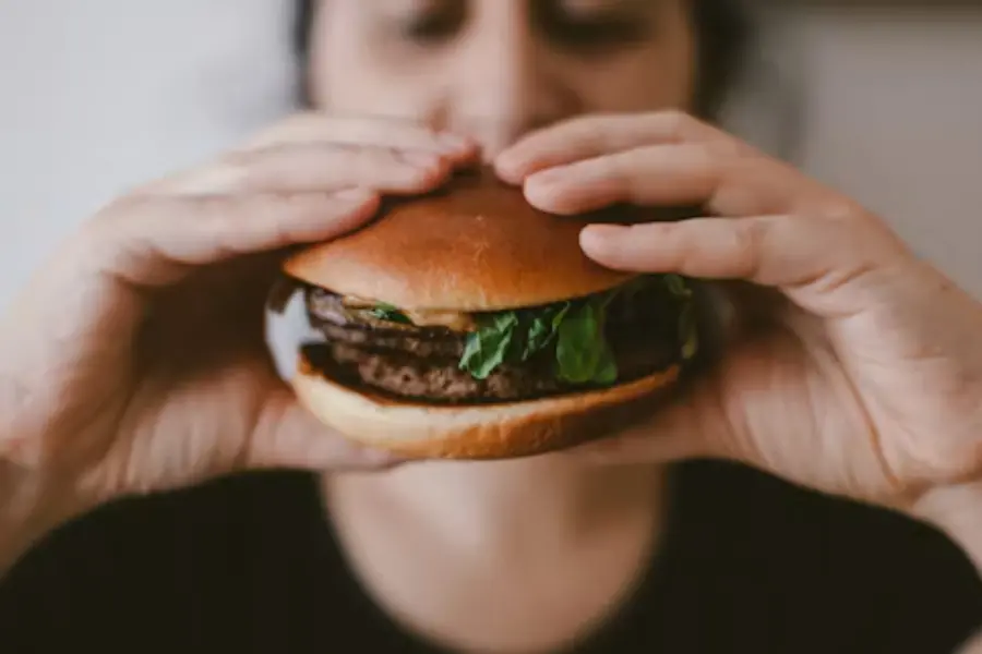Can a few days of unhealthy eating affect your next immune response? Here's what a new study found
