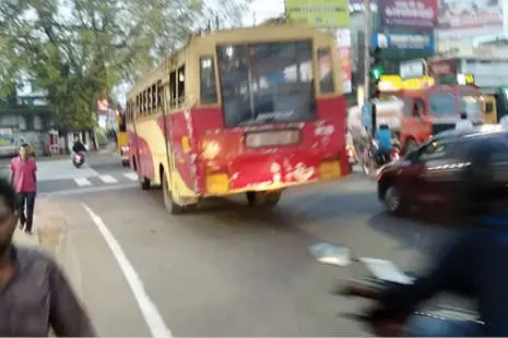 കെ.എസ്.ആർ.ടി.സി. ബസിന് പന്തളത്ത് എന്തുമാകാം; ആരും ചോദിക്കാനില്ല