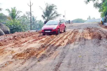 കൈനടി പാലം: അനുബന്ധപാതയിൽ യാത്രാദുരിതം
