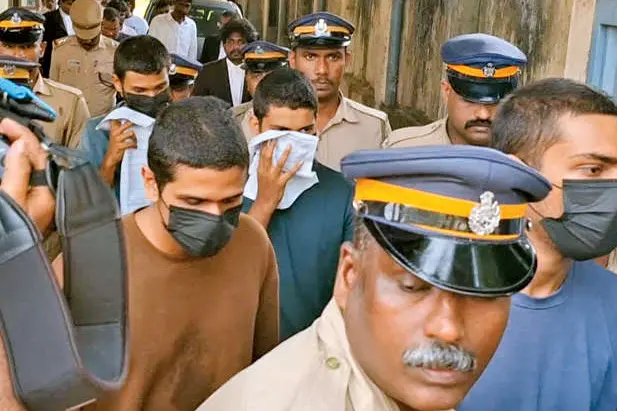 നെടുമ്പാശ്ശേരി അപകടമരണം: പ്രതികളെ പോലീസ് കസ്റ്റഡിയിൽ വിട്ടു