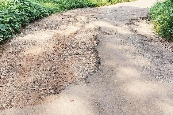 പവിത്രേശ്വരത്ത് രണ്ട് റോഡുകൾക്ക് നാലരക്കോടിയുടെ ഭരണാനുമതി