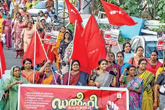 ജനാധിപത്യത്തെ ദുർബലപ്പെടുത്താനുള്ള നീക്കത്തിനെതിരേ സ്ത്രീകൾ രംഗത്തിറങ്ങണം-ഇ.എസ്. ബിജിമോൾ
