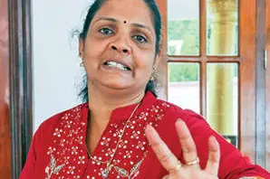 കള്ളുഷാപ്പിലേക്ക് ആദ്യ ജീവനക്കാരിയായി സോഫിയെത്തുന്നു