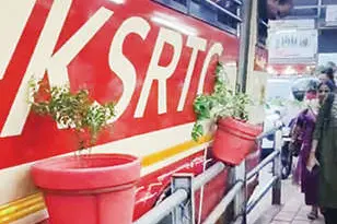 കുപ്പിക്കഴുത്തിൽ കുടുങ്ങി കുറ്റ്യാടി ടൗൺ