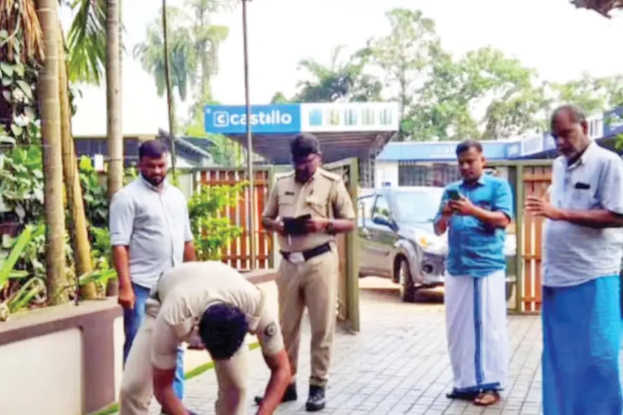എം.എസ്.എഫ്. സംസ്ഥാന സെക്രട്ടറിയുടെ വീടിനുനേരേ പെട്രോൾ ബോംബേറ്; രണ്ട് എസ്.എഫ്.ഐ. പ്രവർത്തകർ അറസ്റ്റിൽ