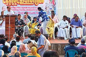 വള്ളിക്കുന്നിൽ കേരളോത്സവത്തിന് ദീപശിഖ തെളിഞ്ഞു