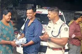 സ്കൂട്ടറിൽനിന്നു നഷ്ടപ്പെട്ട അഞ്ചുപവന്റെ സ്വർണവും മൊബൈൽ ഫോണും പോലീസ് വീണ്ടെടുത്തു