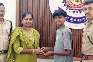 രണ്ടുതവണ ലഭിച്ച സ്വർണാഭരണങ്ങൾ ഉടമയ്ക്ക് കൈമാറി എട്ടാംക്ലാസുകാരൻ