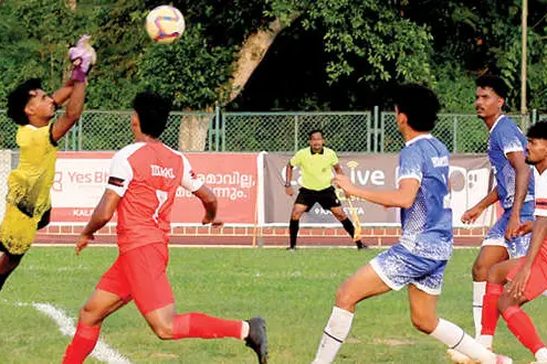 സംസ്ഥാന സീനിയർ ഫുട്ബോൾ ചാമ്പ്യൻഷിപ്പ് ഇടുക്കിയും ആലപ്പുഴയും സെമിഫൈനലിൽ